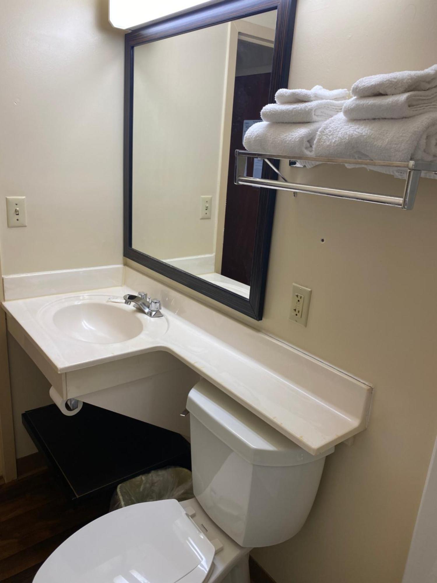 Suburban Studios Auburn Hills - Detroit Екстериор снимка