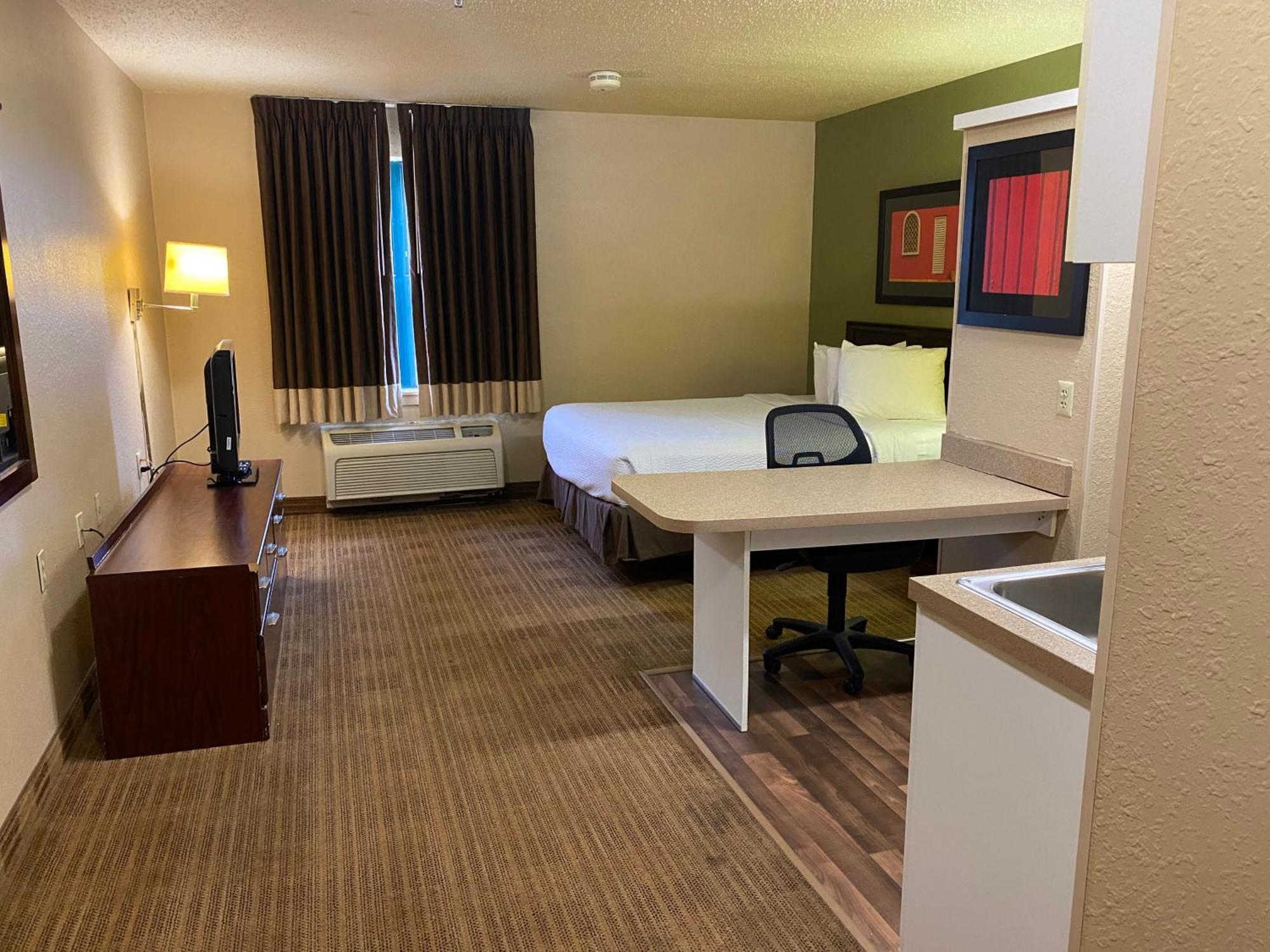 Suburban Studios Auburn Hills - Detroit Екстериор снимка