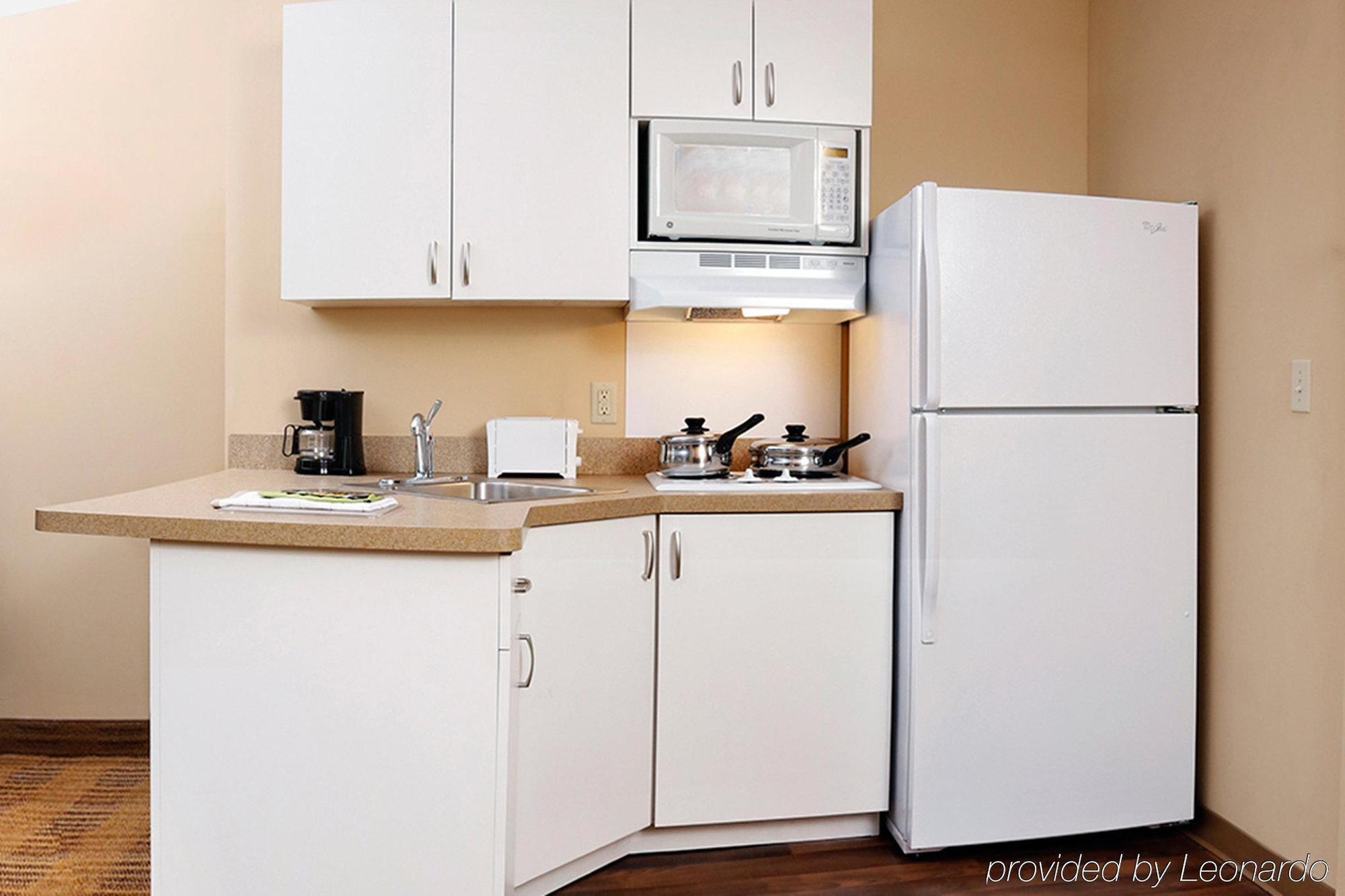 Suburban Studios Auburn Hills - Detroit Екстериор снимка