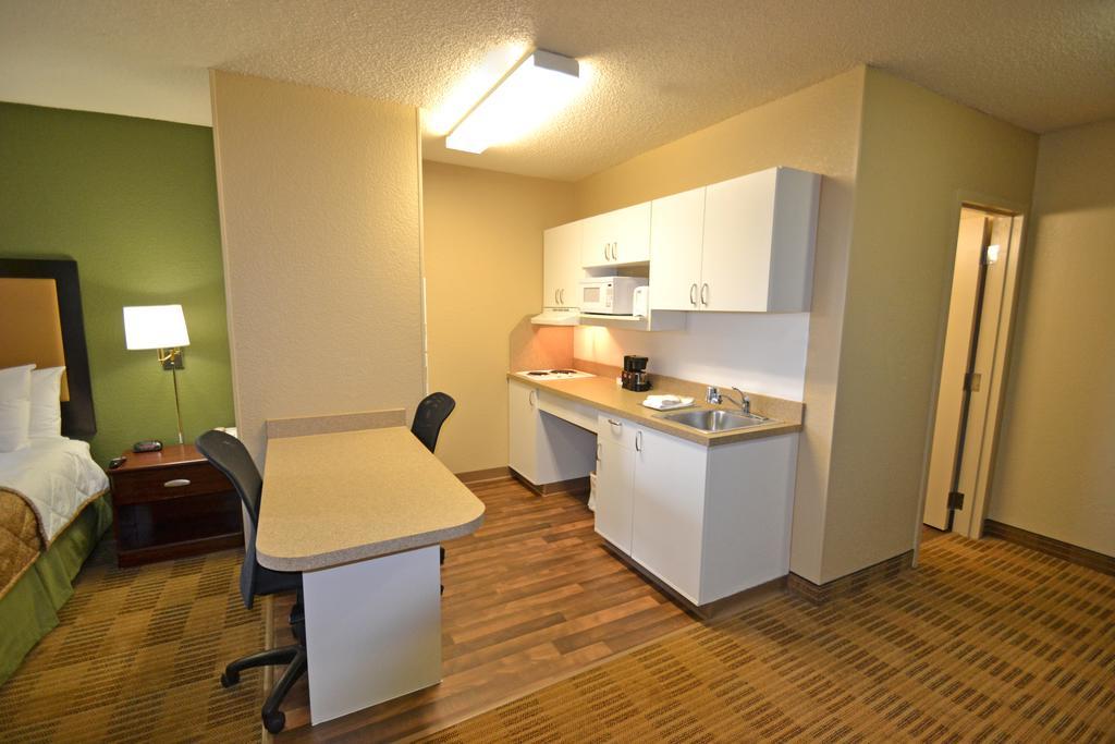 Suburban Studios Auburn Hills - Detroit Екстериор снимка